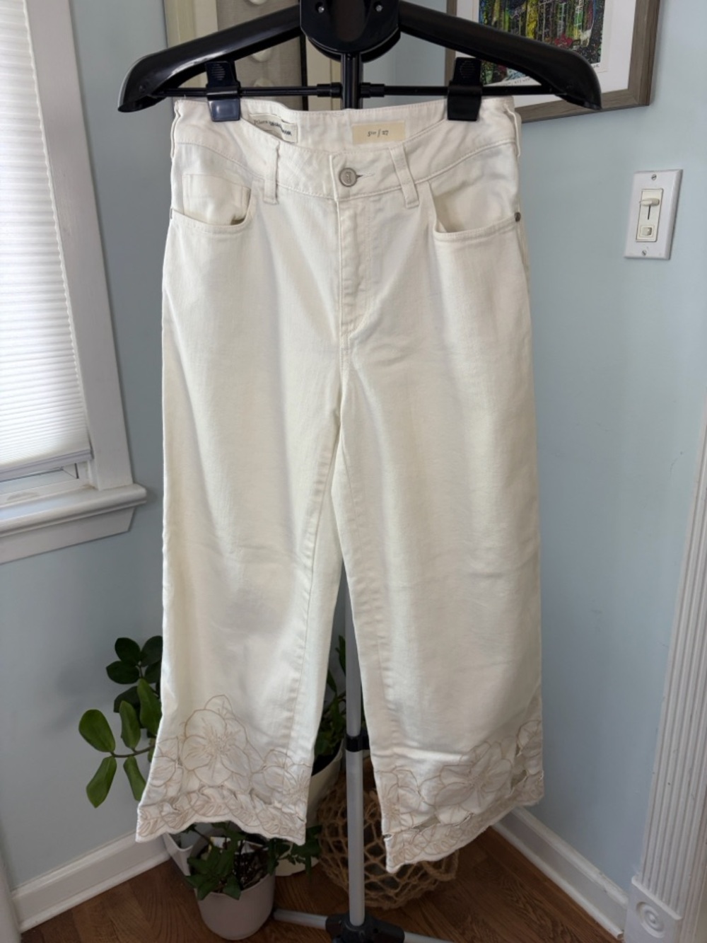 Anthropologie Pilcro and the Letterpress Floral Hem Embroidered Jean size27